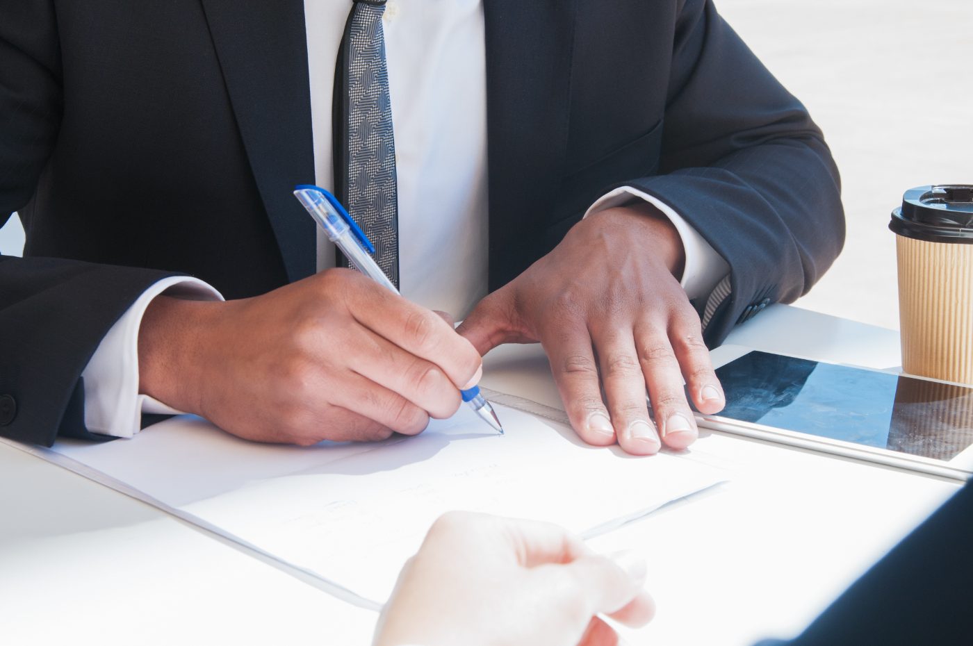 Signature d'un contrat de leasing en entreprise